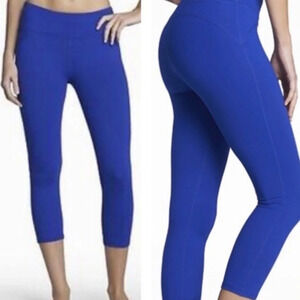 Blue fabletics crops in excellent condition size XS